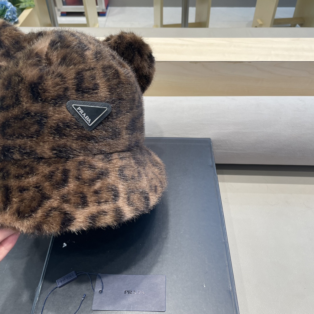 普拉达Prada复古豹纹毛绒帽子女秋冬季防寒保暖渔夫帽潮流辣妹护耳套头帽盆帽