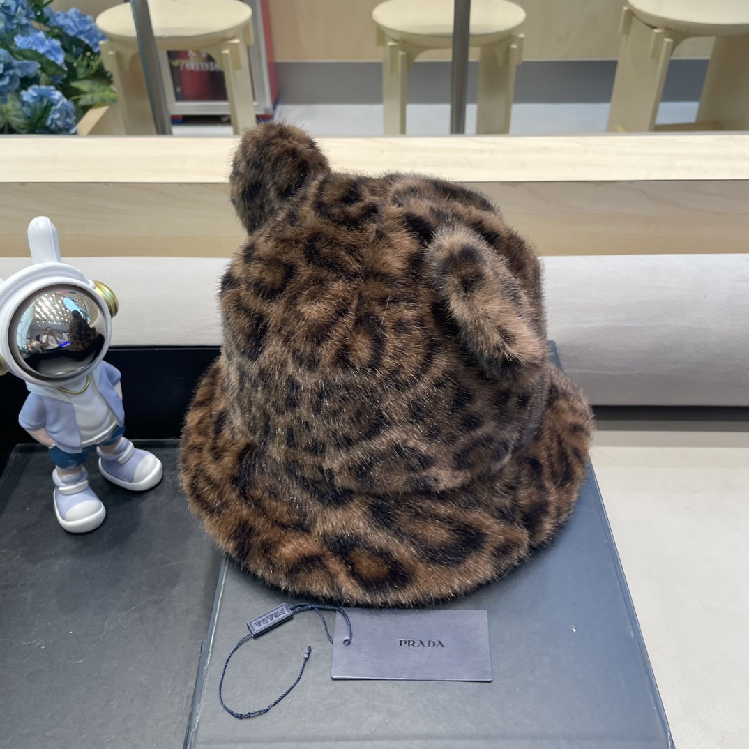 普拉达Prada复古豹纹毛绒帽子女秋冬季防寒保暖渔夫帽潮流辣妹护耳套头帽盆帽