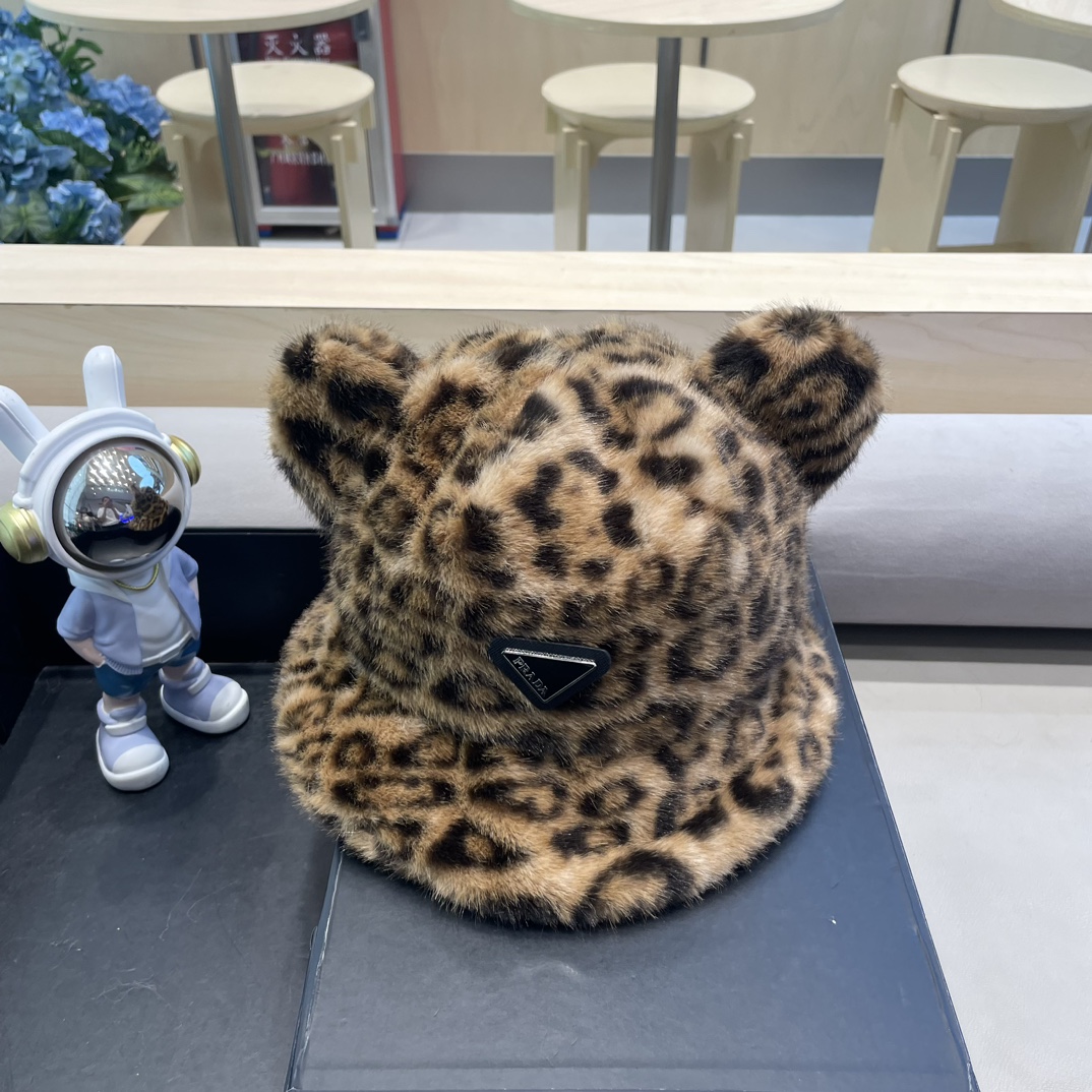 普拉达Prada复古豹纹毛绒帽子女秋冬季防寒保暖渔夫帽潮流辣妹护耳套头帽盆帽