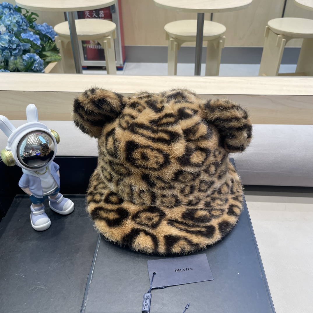 普拉达Prada复古豹纹毛绒帽子女秋冬季防寒保暖渔夫帽潮流辣妹护耳套头帽盆帽