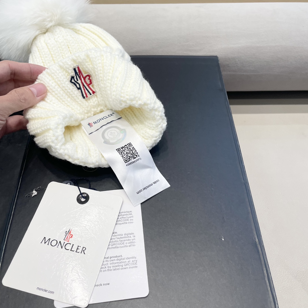 蒙口Moncler盟可睐配狐狸毛球💥官网经典针织帽，原单复刻.非常柔软亲肤，弹性很好💓有质感又非常百搭的