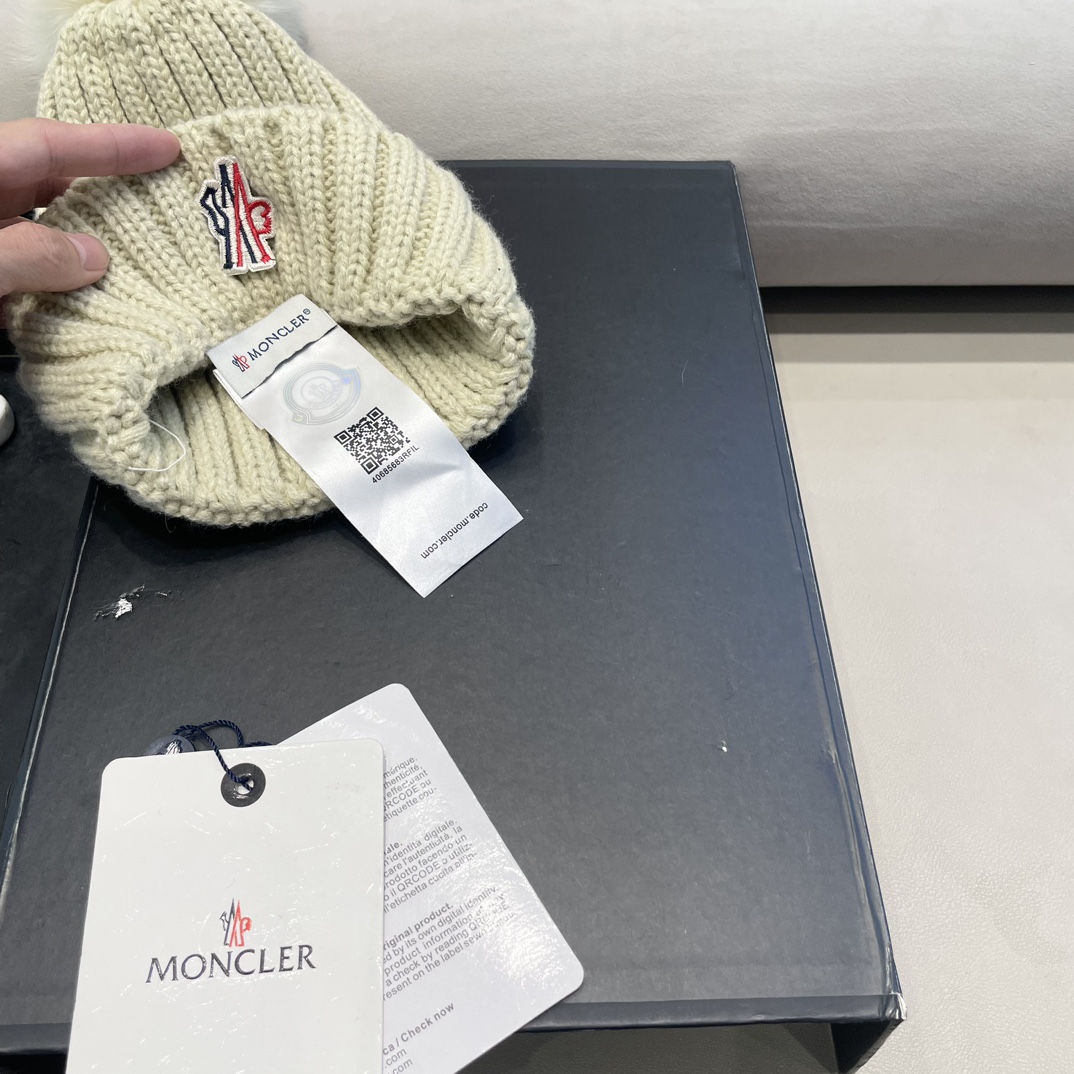 蒙口Moncler盟可睐配狐狸毛球💥官网经典针织帽，原单复刻.非常柔软亲肤，弹性很好💓有质感又非常百搭的