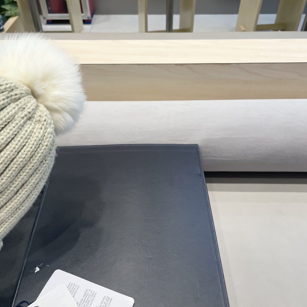 蒙口Moncler盟可睐配狐狸毛球💥官网经典针织帽，原单复刻.非常柔软亲肤，弹性很好💓有质感又非常百搭的