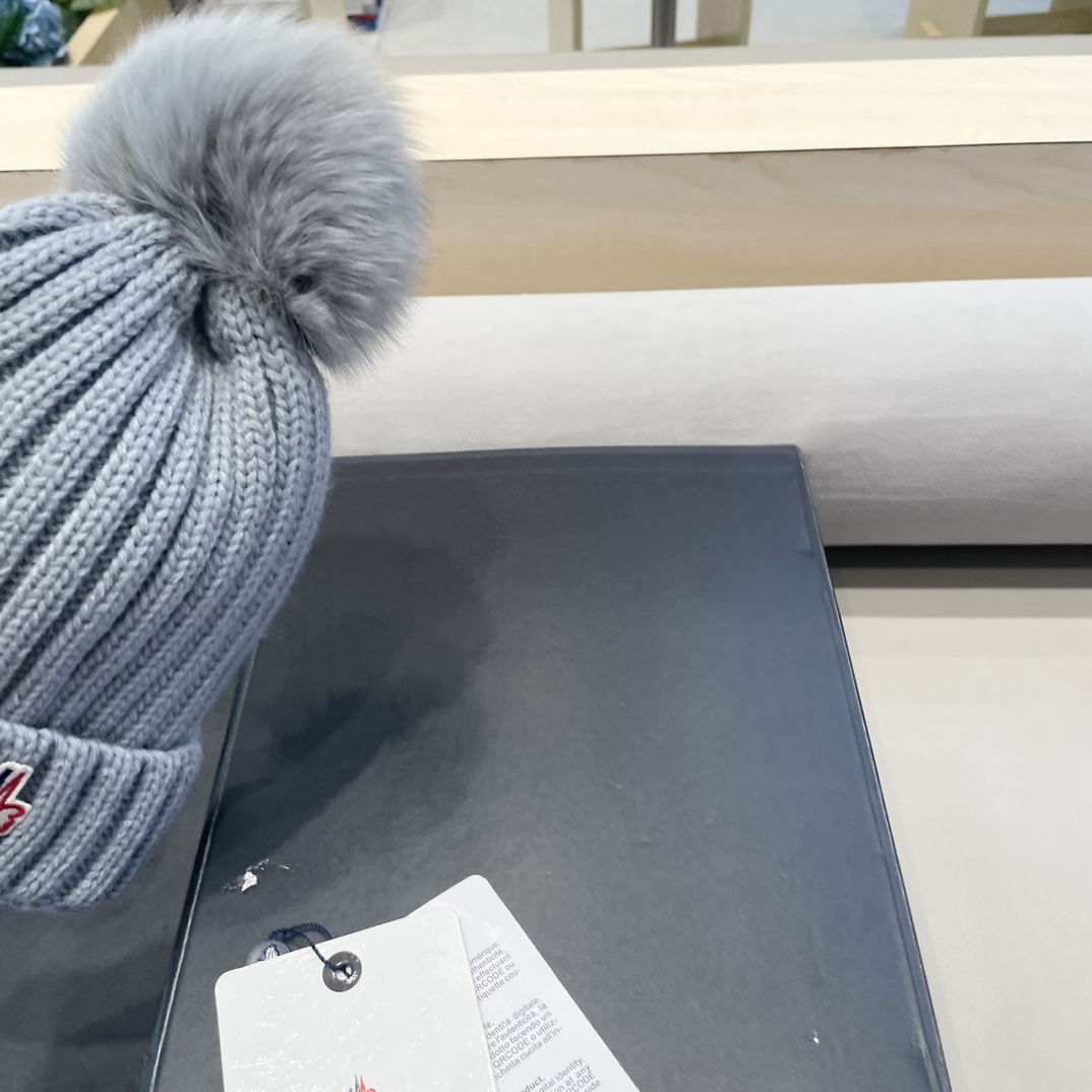 蒙口Moncler盟可睐配狐狸毛球💥官网经典针织帽，原单复刻.非常柔软亲肤，弹性很好💓有质感又非常百搭的