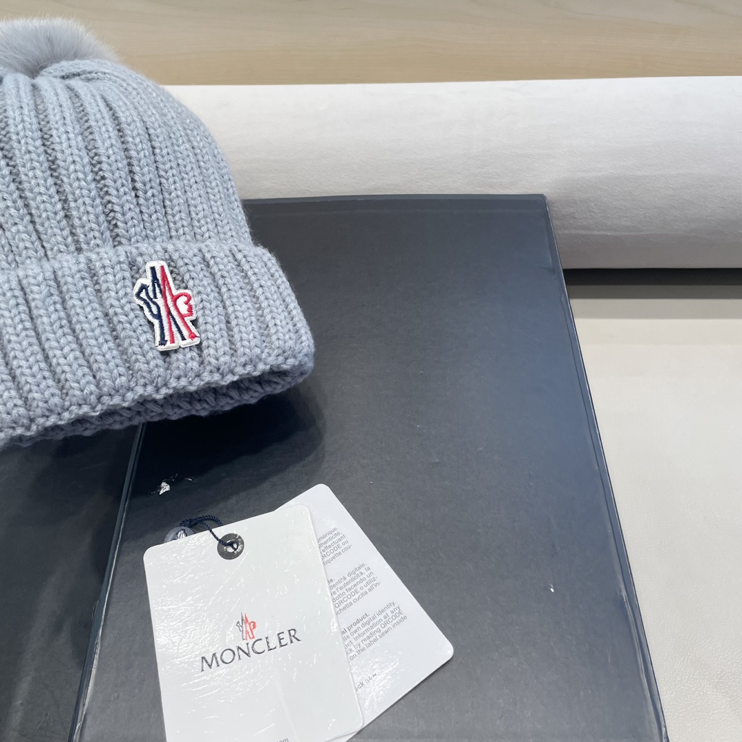 蒙口Moncler盟可睐配狐狸毛球💥官网经典针织帽，原单复刻.非常柔软亲肤，弹性很好💓有质感又非常百搭的
