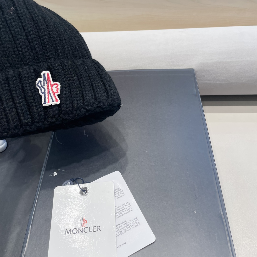 蒙口Moncler盟可睐配狐狸毛球💥官网经典针织帽，原单复刻.非常柔软亲肤，弹性很好💓有质感又非常百搭的