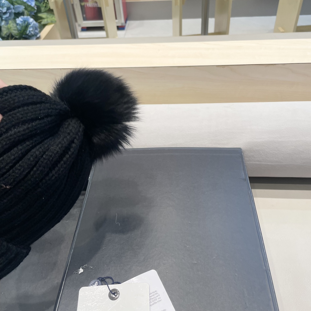 蒙口Moncler盟可睐配狐狸毛球💥官网经典针织帽，原单复刻.非常柔软亲肤，弹性很好💓有质感又非常百搭的