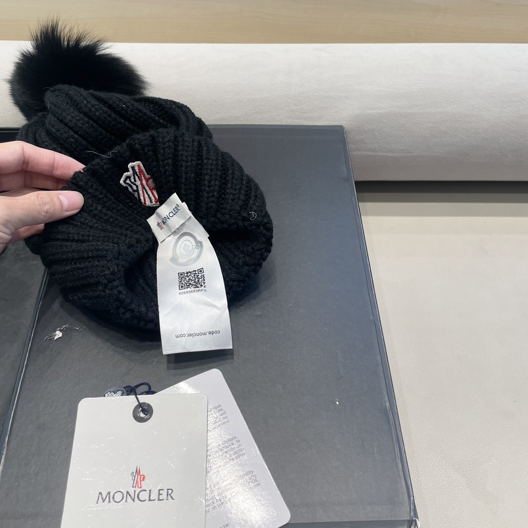 蒙口Moncler盟可睐配狐狸毛球💥官网经典针织帽，原单复刻.非常柔软亲肤，弹性很好💓有质感又非常百搭的