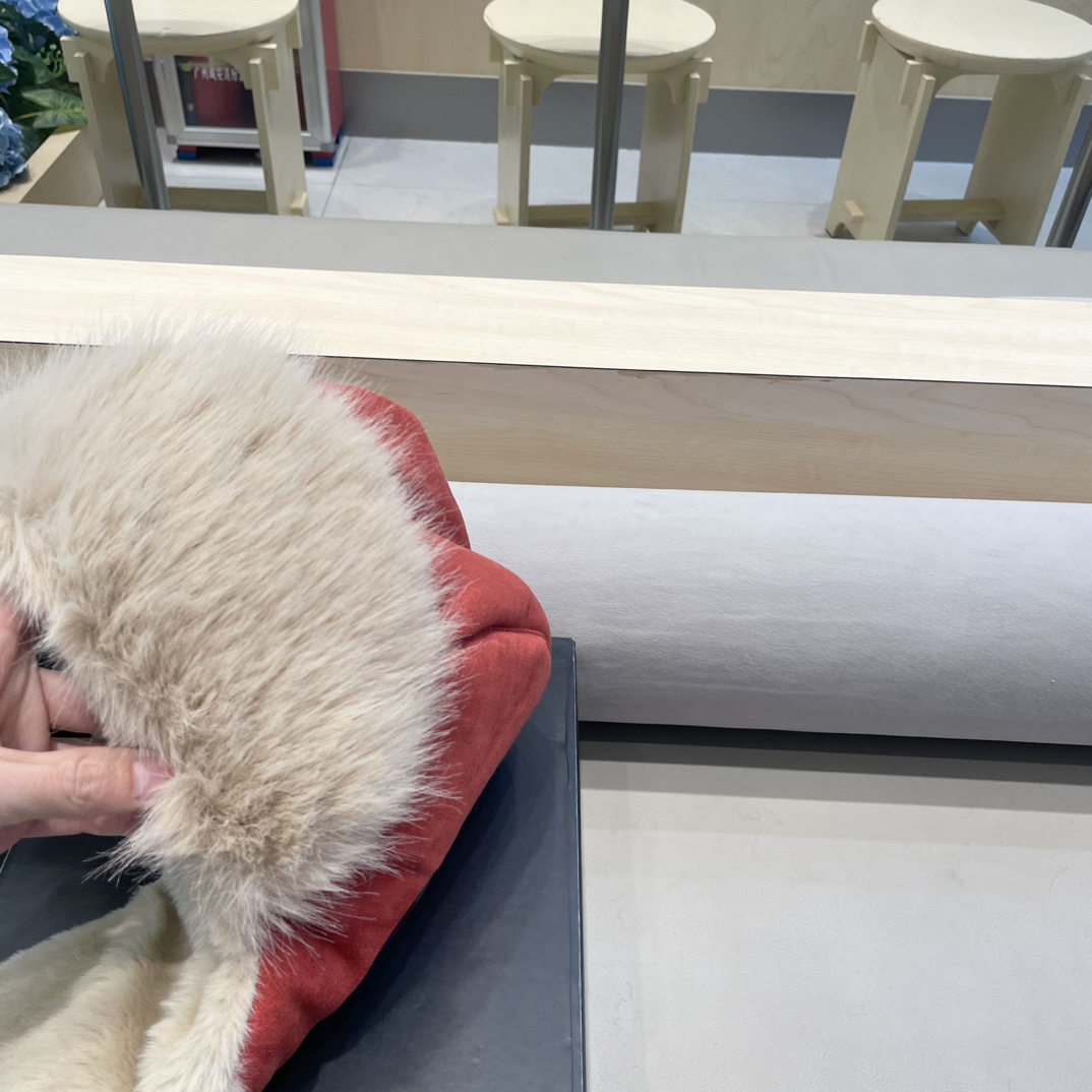 Lv路易威登2024新款加绒加厚骑行电动车防风护耳帽保暖东北雷锋帽