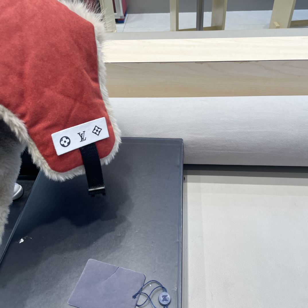 Lv路易威登2024新款加绒加厚骑行电动车防风护耳帽保暖东北雷锋帽