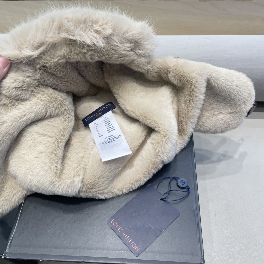 Lv路易威登2024新款加绒加厚骑行电动车防风护耳帽保暖东北雷锋帽