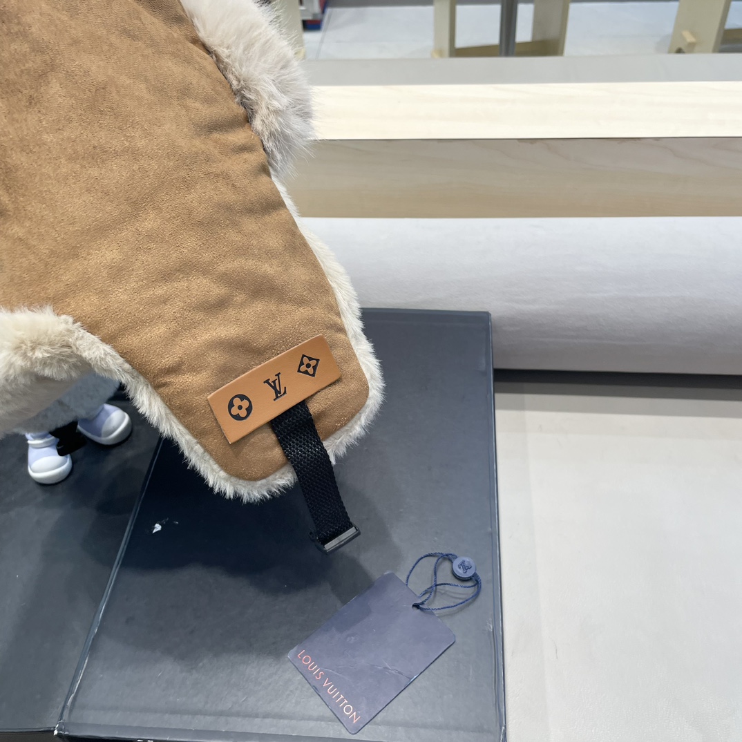 Lv路易威登2024新款加绒加厚骑行电动车防风护耳帽保暖东北雷锋帽