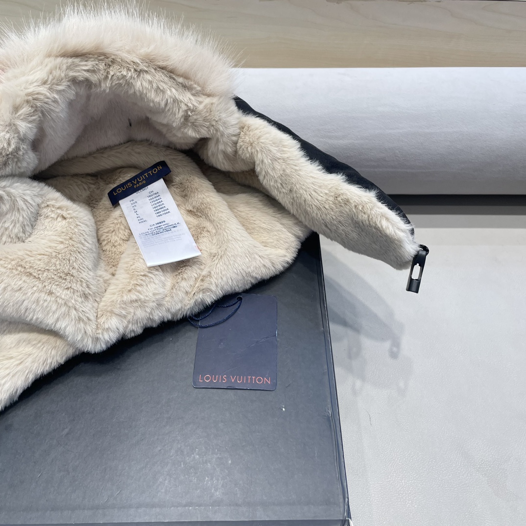 Lv路易威登2024新款加绒加厚骑行电动车防风护耳帽保暖东北雷锋帽