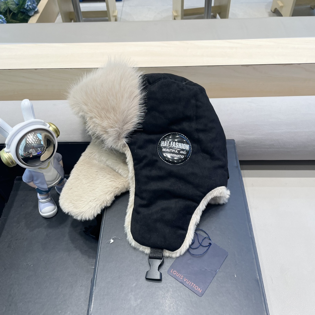 Lv路易威登2024新款加绒加厚骑行电动车防风护耳帽保暖东北雷锋帽