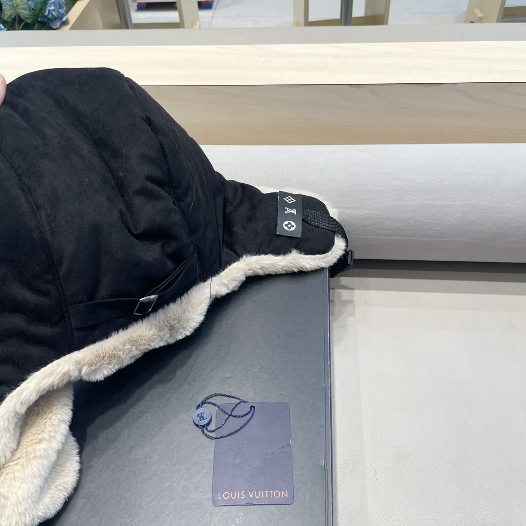 Lv路易威登2024新款加绒加厚骑行电动车防风护耳帽保暖东北雷锋帽