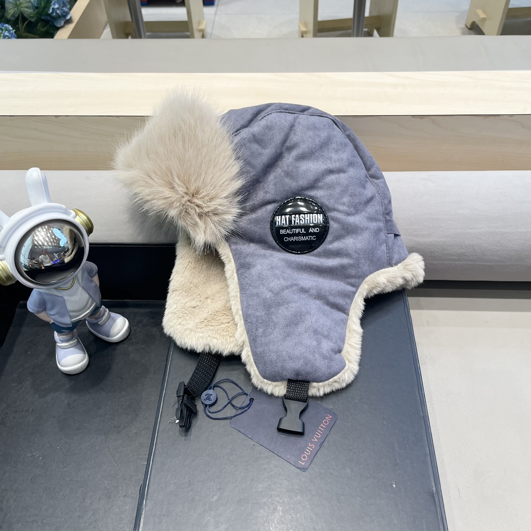 Lv路易威登2024新款加绒加厚骑行电动车防风护耳帽保暖东北雷锋帽