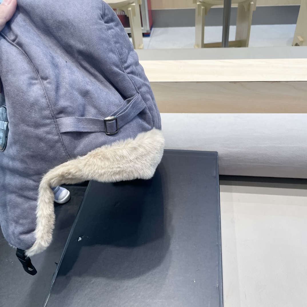 Lv路易威登2024新款加绒加厚骑行电动车防风护耳帽保暖东北雷锋帽