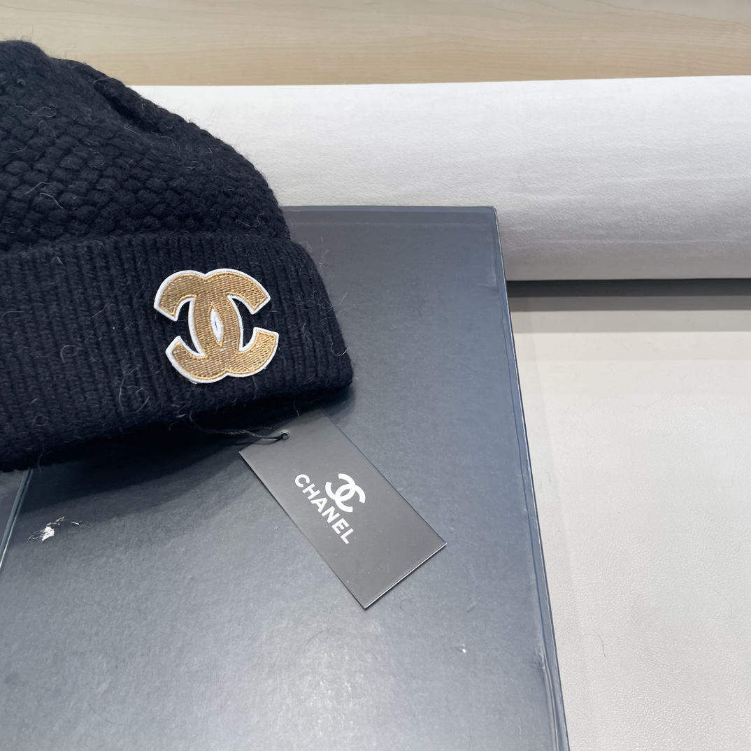 香奈儿Chanel👒经典原单针织毛线帽，采用精选羊毛面料，超高羊毛+兔毛成份，‼️手感超柔软，弹性极佳，高档又减龄、超保