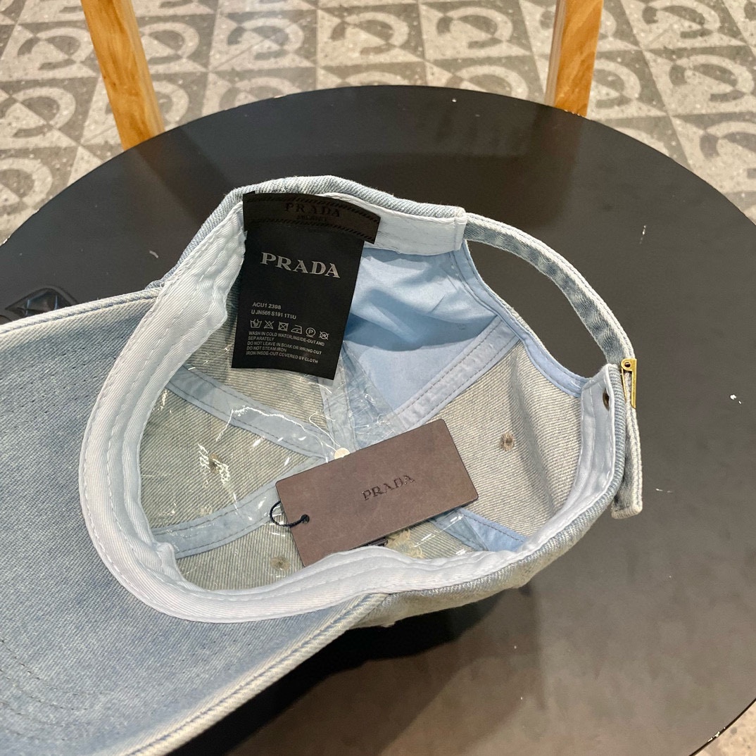  普拉达Prada 经典三角标棒球帽🧢万能必留款 戴一万年都好看 日常刚需 颜色完美 帽型正点 简直谁戴