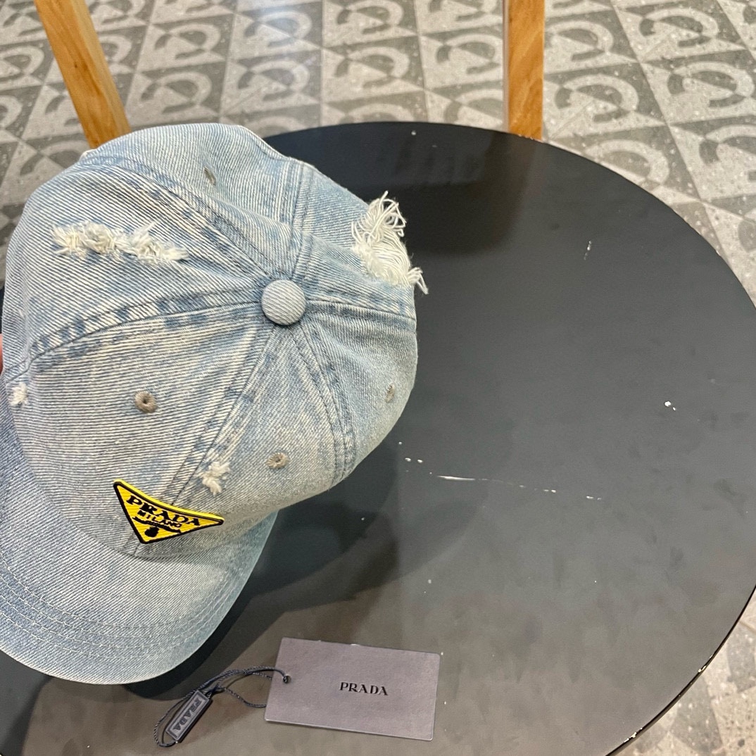  普拉达Prada 经典三角标棒球帽🧢万能必留款 戴一万年都好看 日常刚需 颜色完美 帽型正点 简直谁戴