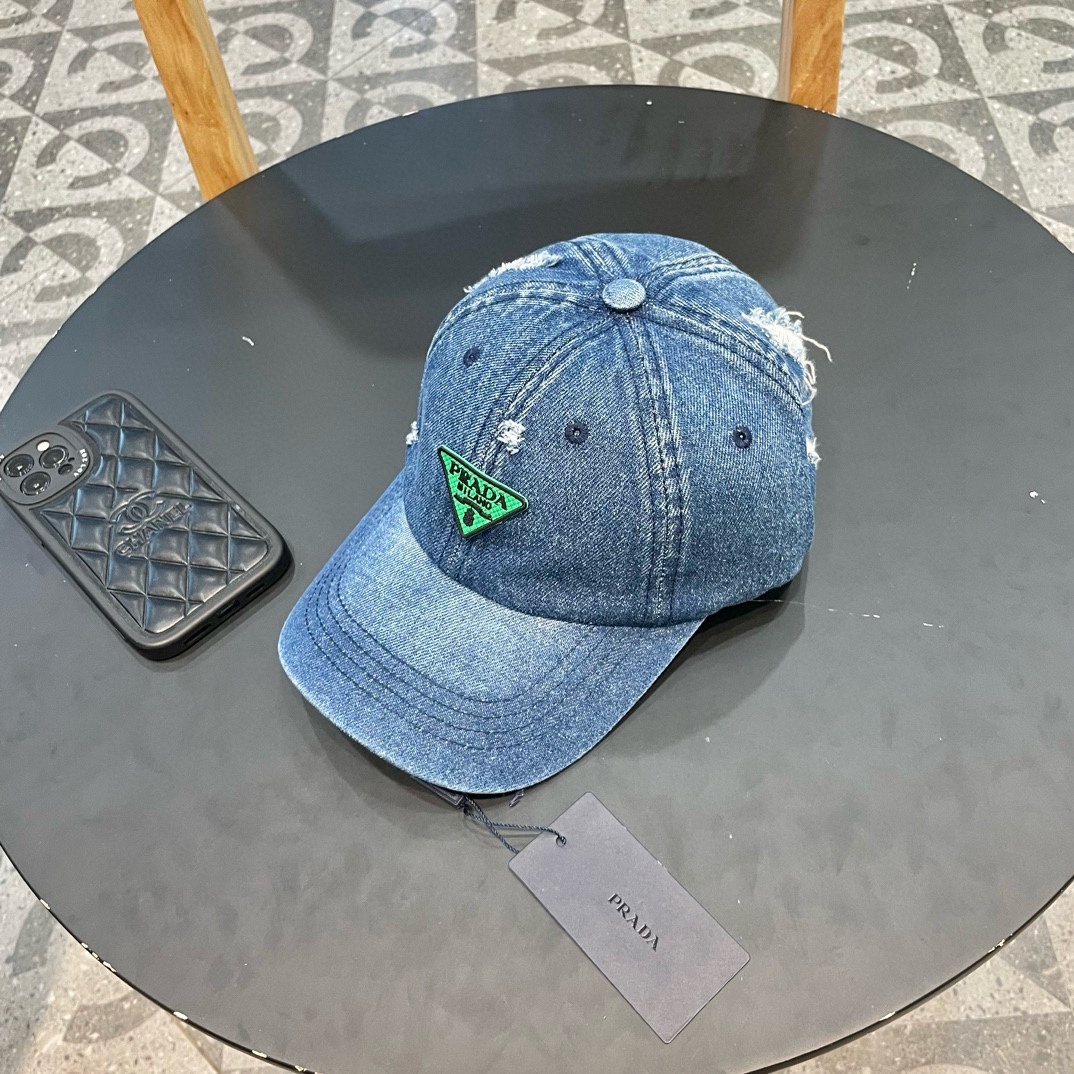  普拉达Prada 经典三角标棒球帽🧢万能必留款 戴一万年都好看 日常刚需 颜色完美 帽型正点 简直谁戴