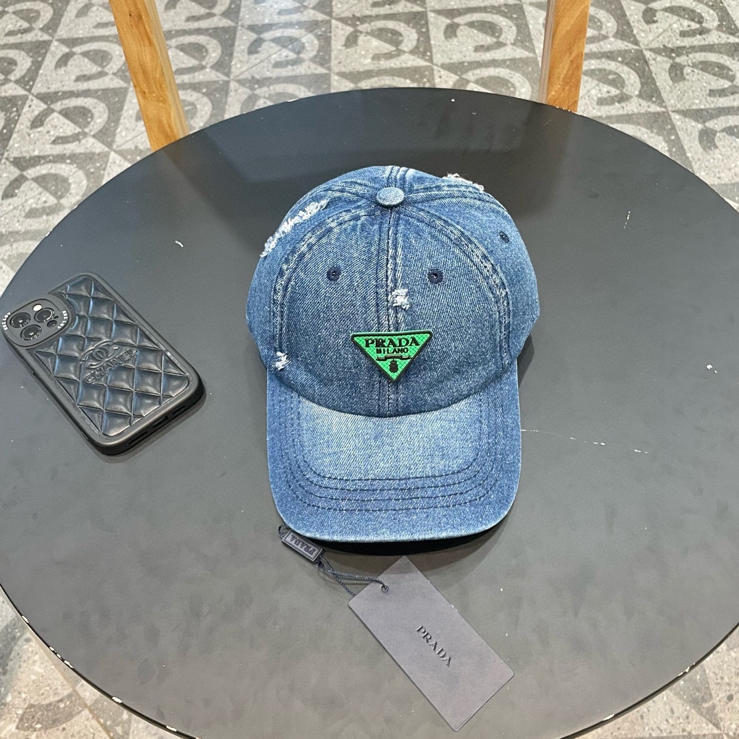  普拉达Prada 经典三角标棒球帽🧢万能必留款 戴一万年都好看 日常刚需 颜色完美 帽型正点 简直谁戴