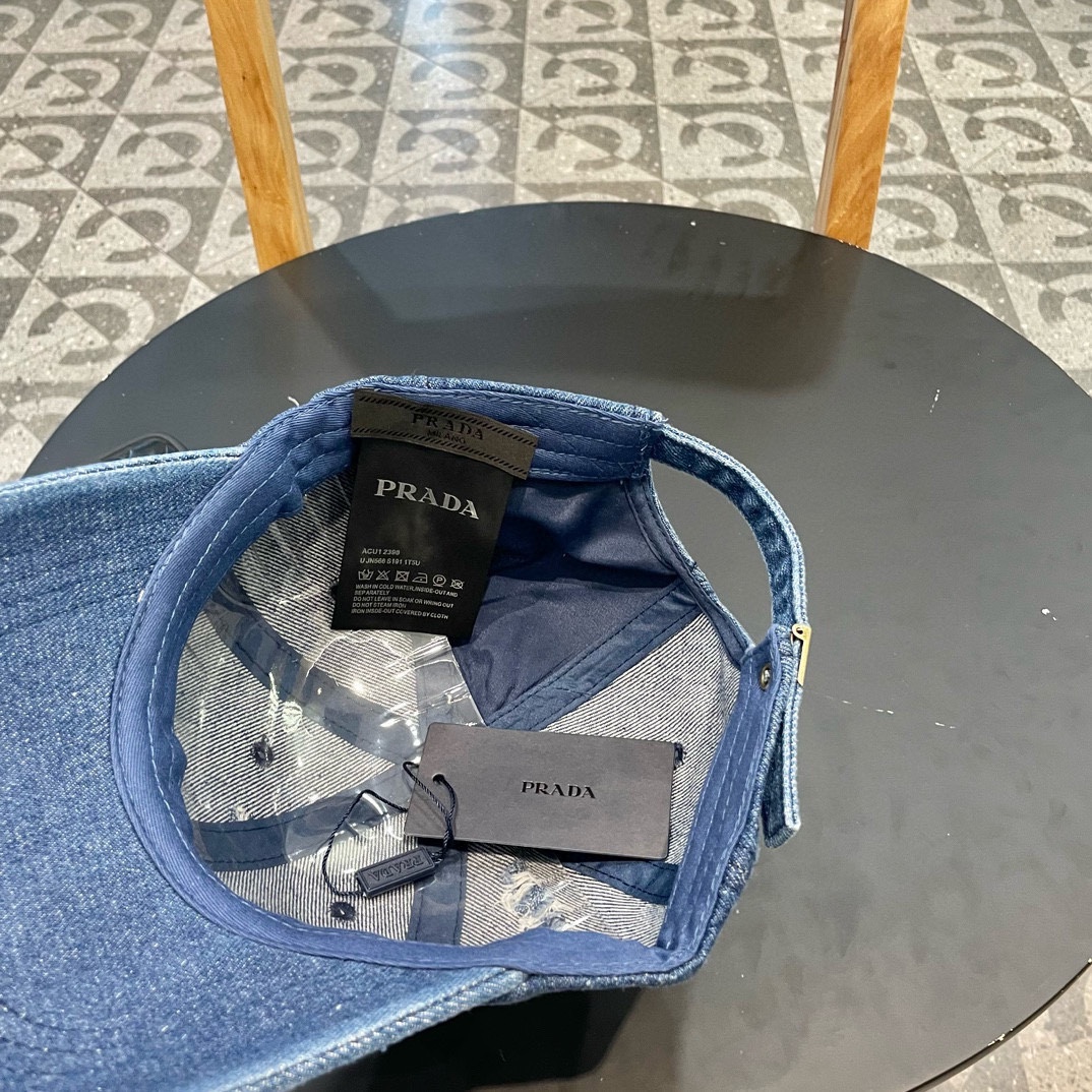  普拉达Prada 经典三角标棒球帽🧢万能必留款 戴一万年都好看 日常刚需 颜色完美 帽型正点 简直谁戴