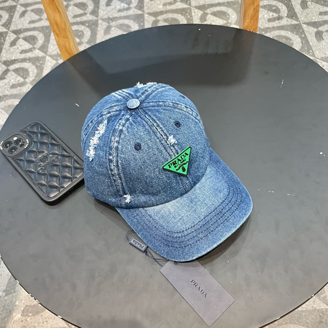  普拉达Prada 经典三角标棒球帽🧢万能必留款 戴一万年都好看 日常刚需 颜色完美 帽型正点 简直谁戴