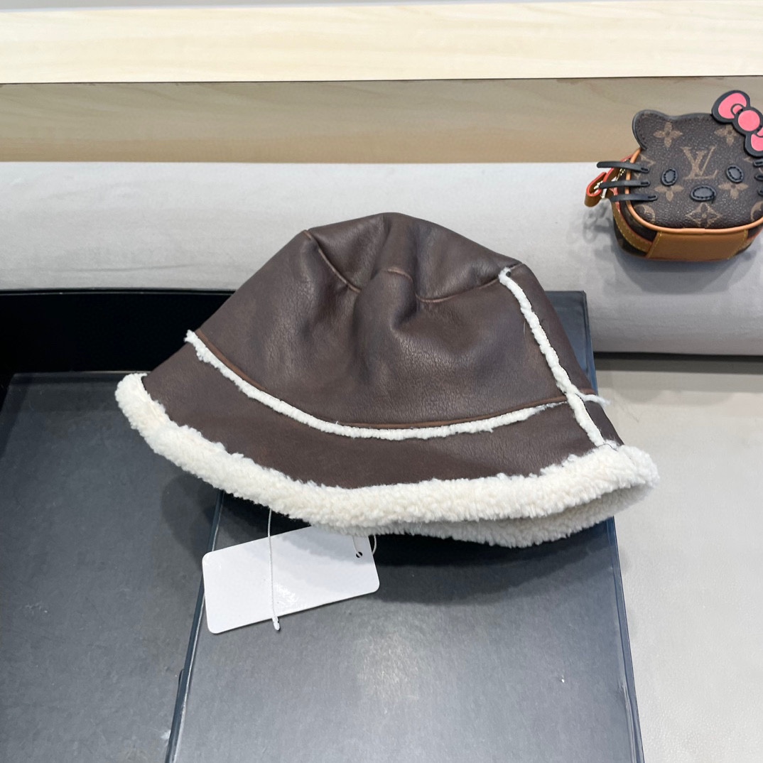 Dior迪奥秋冬款加厚羊羔毛皮毛一体渔夫帽子女休闲百搭显瘦平顶帽时尚盆帽