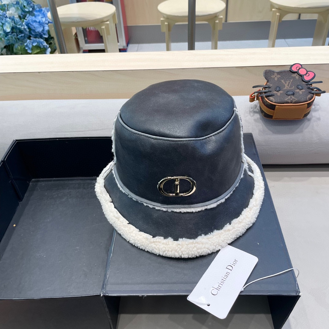 Dior迪奥秋冬款加厚羊羔毛皮毛一体渔夫帽子女休闲百搭显瘦平顶帽时尚盆帽