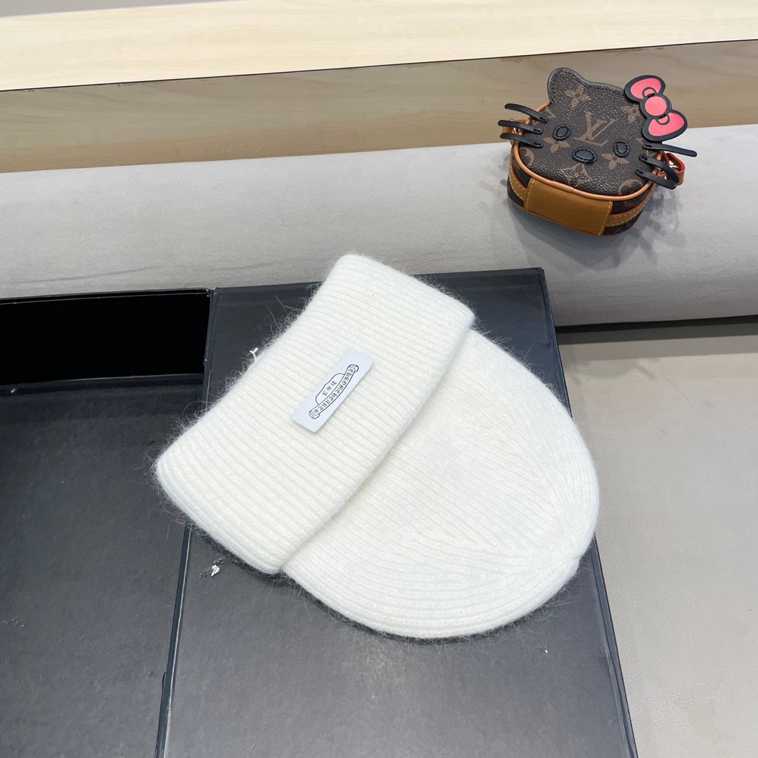 克罗心。福利！！新款上架，特别实惠的一个系列帽子，面料：毛线。密度紧致！毛线针织面料手感舒适透气性好！款