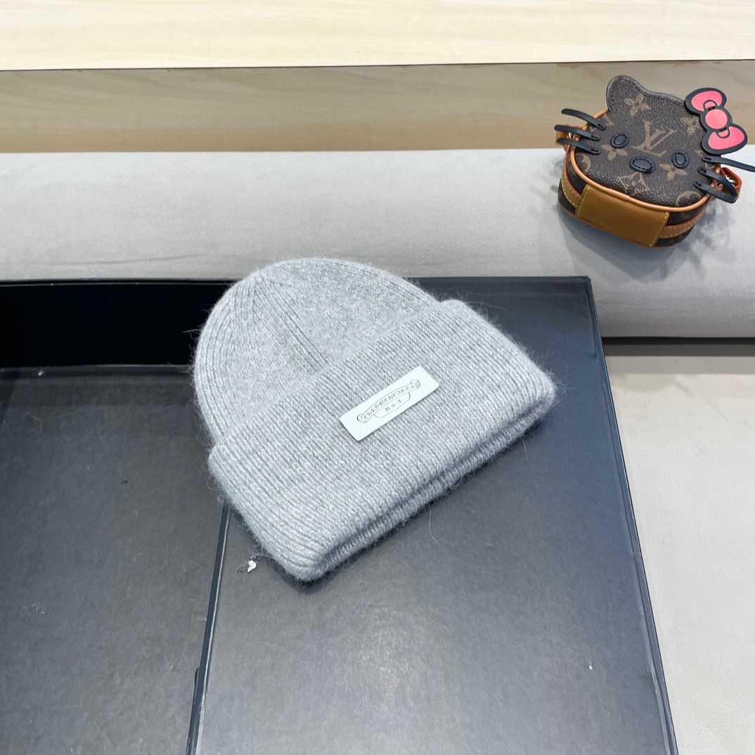 克罗心。福利！！新款上架，特别实惠的一个系列帽子，面料：毛线。密度紧致！毛线针织面料手感舒适透气性好！款