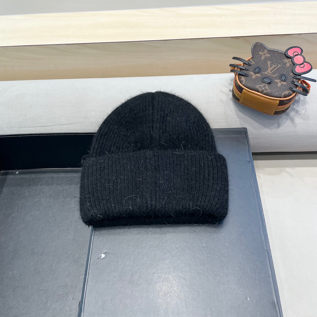 克罗心。福利！！新款上架，特别实惠的一个系列帽子，面料：毛线。密度紧致！毛线针织面料手感舒适透气性好！款
