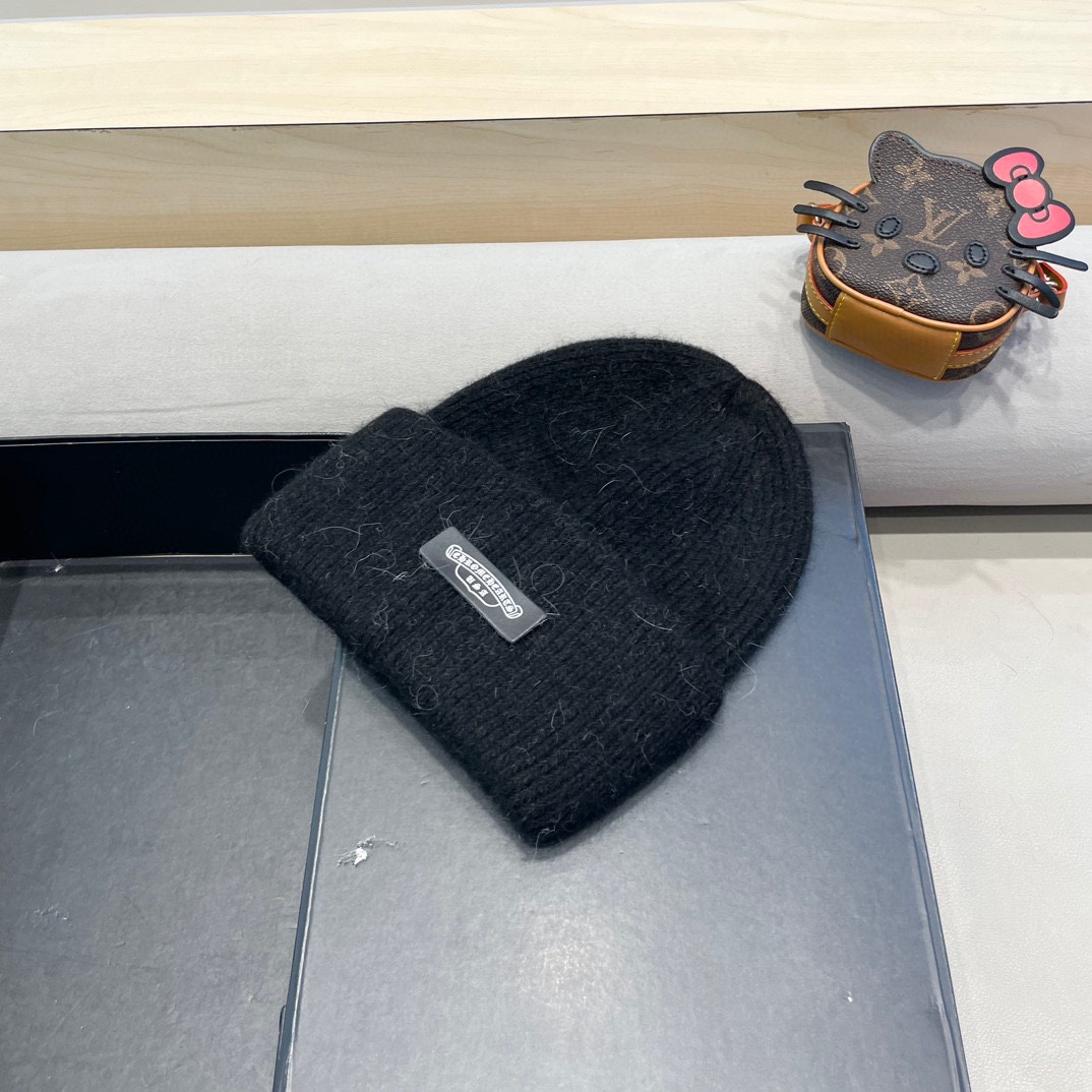 克罗心。福利！！新款上架，特别实惠的一个系列帽子，面料：毛线。密度紧致！毛线针织面料手感舒适透气性好！款