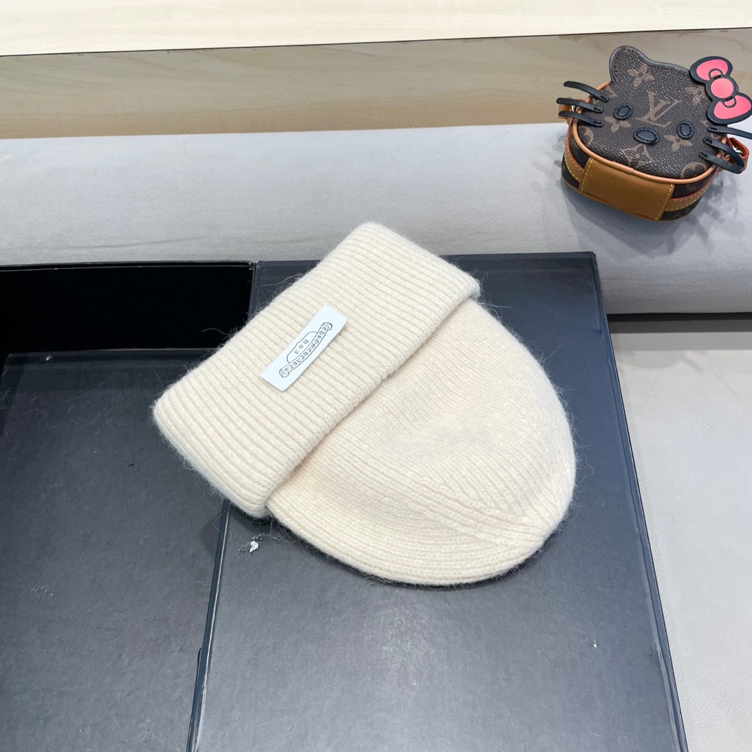 克罗心。福利！！新款上架，特别实惠的一个系列帽子，面料：毛线。密度紧致！毛线针织面料手感舒适透气性好！款