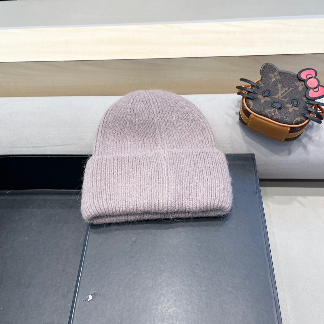 克罗心。福利！！新款上架，特别实惠的一个系列帽子，面料：毛线。密度紧致！毛线针织面料手感舒适透气性好！款
