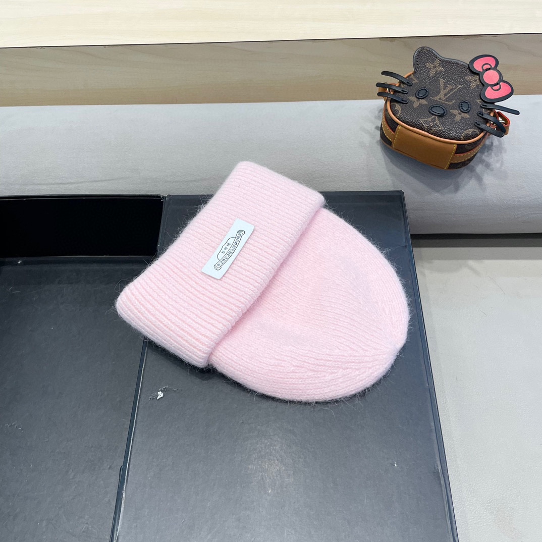 克罗心。福利！！新款上架，特别实惠的一个系列帽子，面料：毛线。密度紧致！毛线针织面料手感舒适透气性好！款