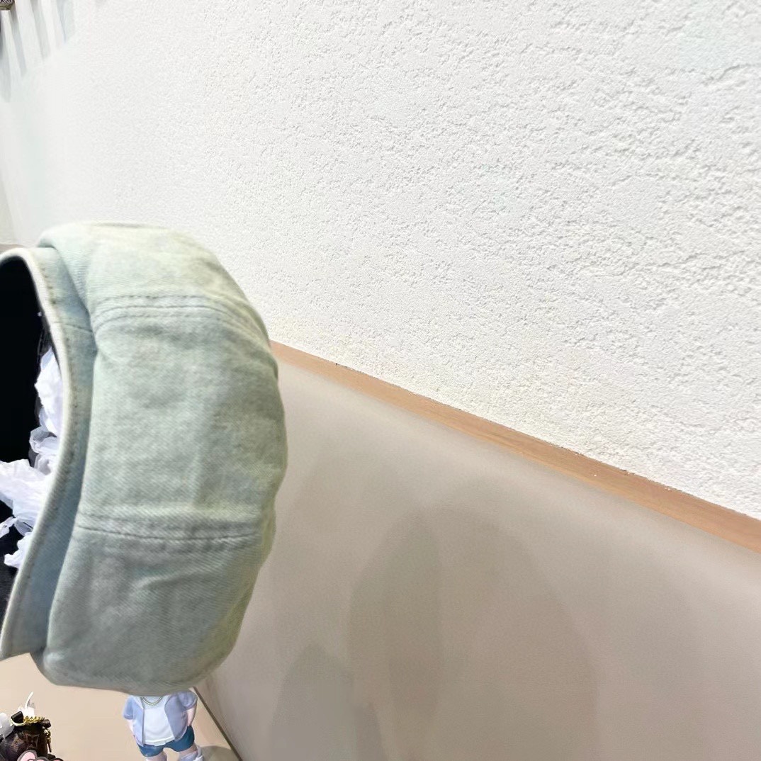 巴黎世家新款牛仔八角贝雷帽，简约精致百搭八角时尚休闲款，定制的帽框很好戴呀！闭眼入手都不踩雷的一款！头围