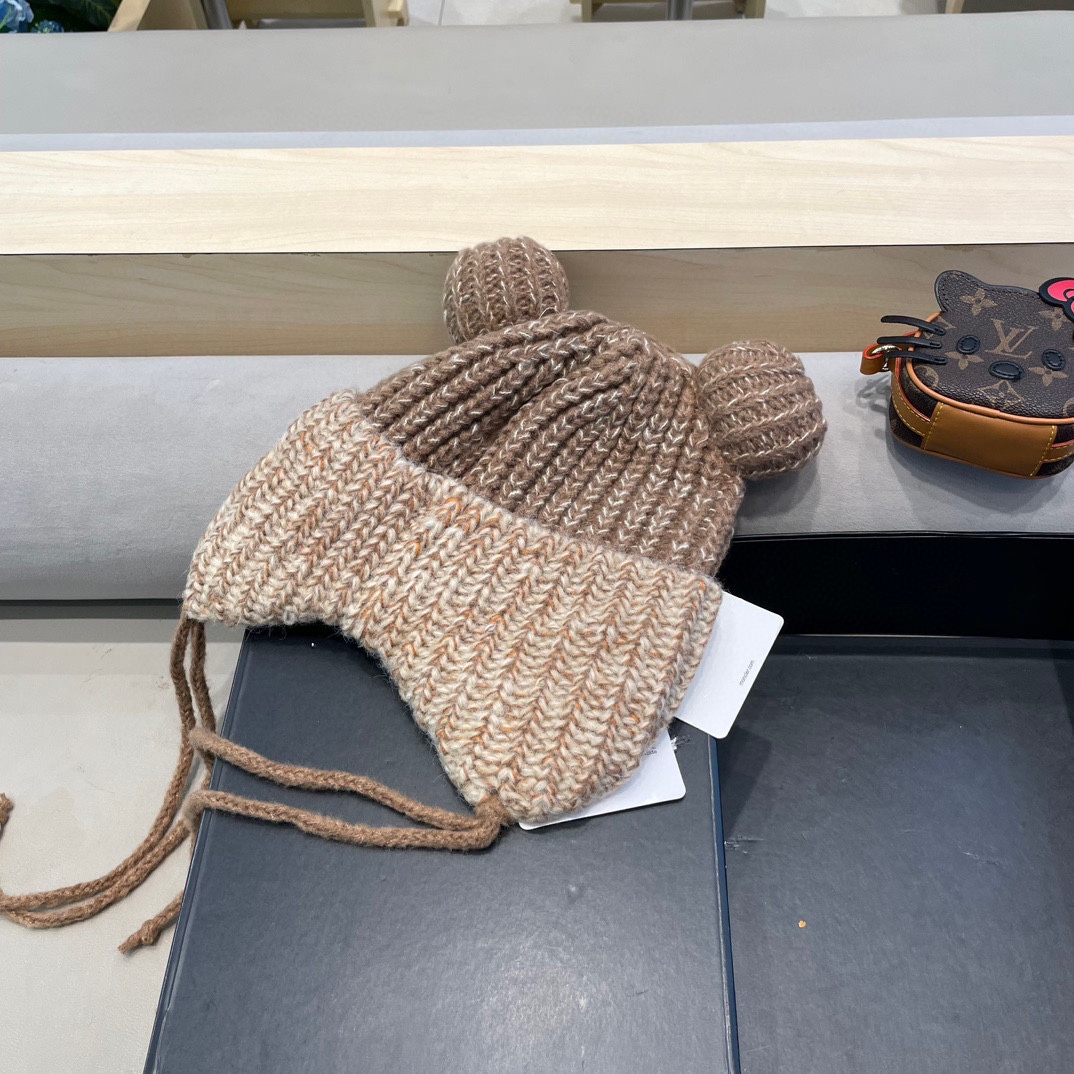 ？MONCLER蒙口🎩2024拼色加绒针织护耳帽女洋气冬季防寒保暖加厚雷锋帽毛线套头帽