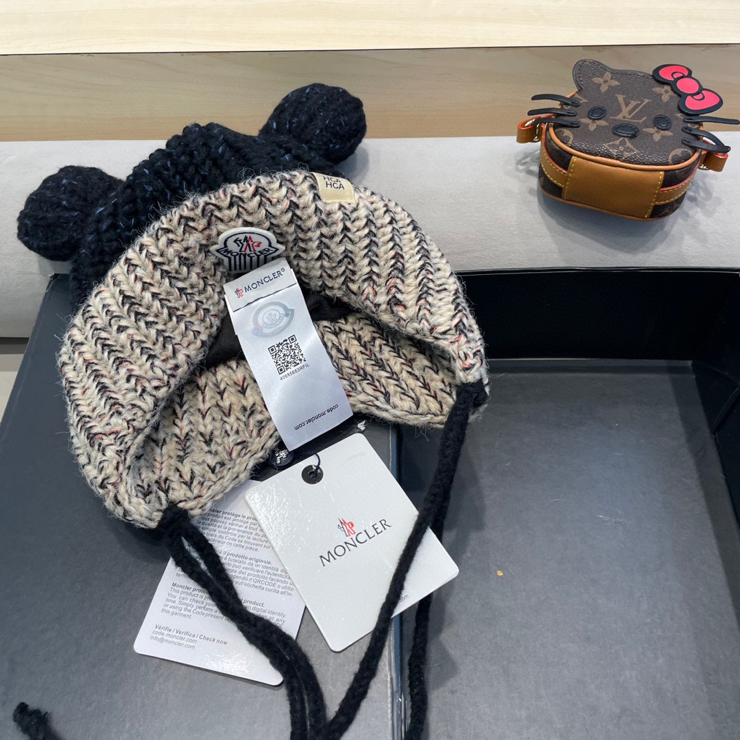 ？MONCLER蒙口🎩2024拼色加绒针织护耳帽女洋气冬季防寒保暖加厚雷锋帽毛线套头帽