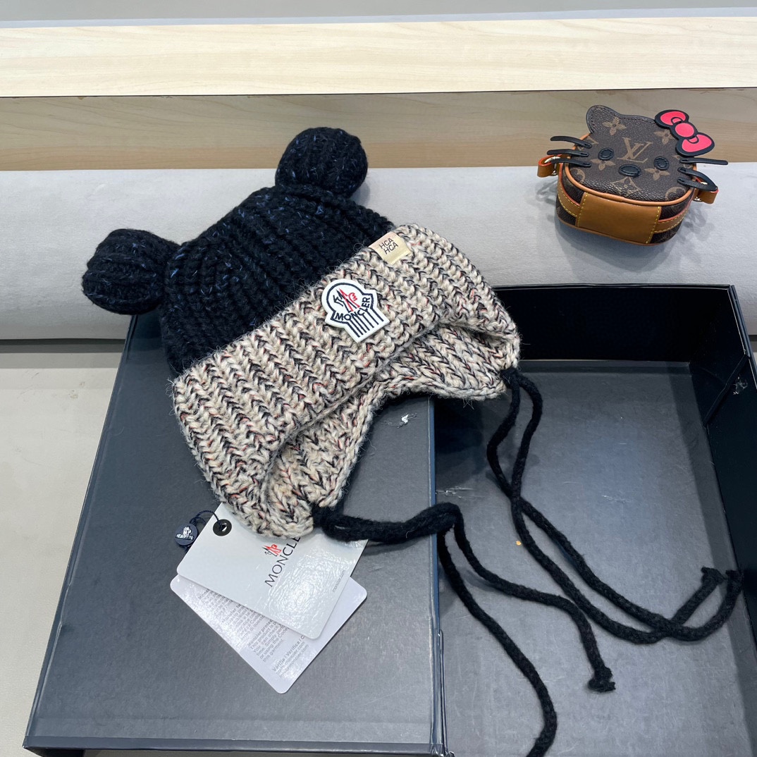 ？MONCLER蒙口🎩2024拼色加绒针织护耳帽女洋气冬季防寒保暖加厚雷锋帽毛线套头帽