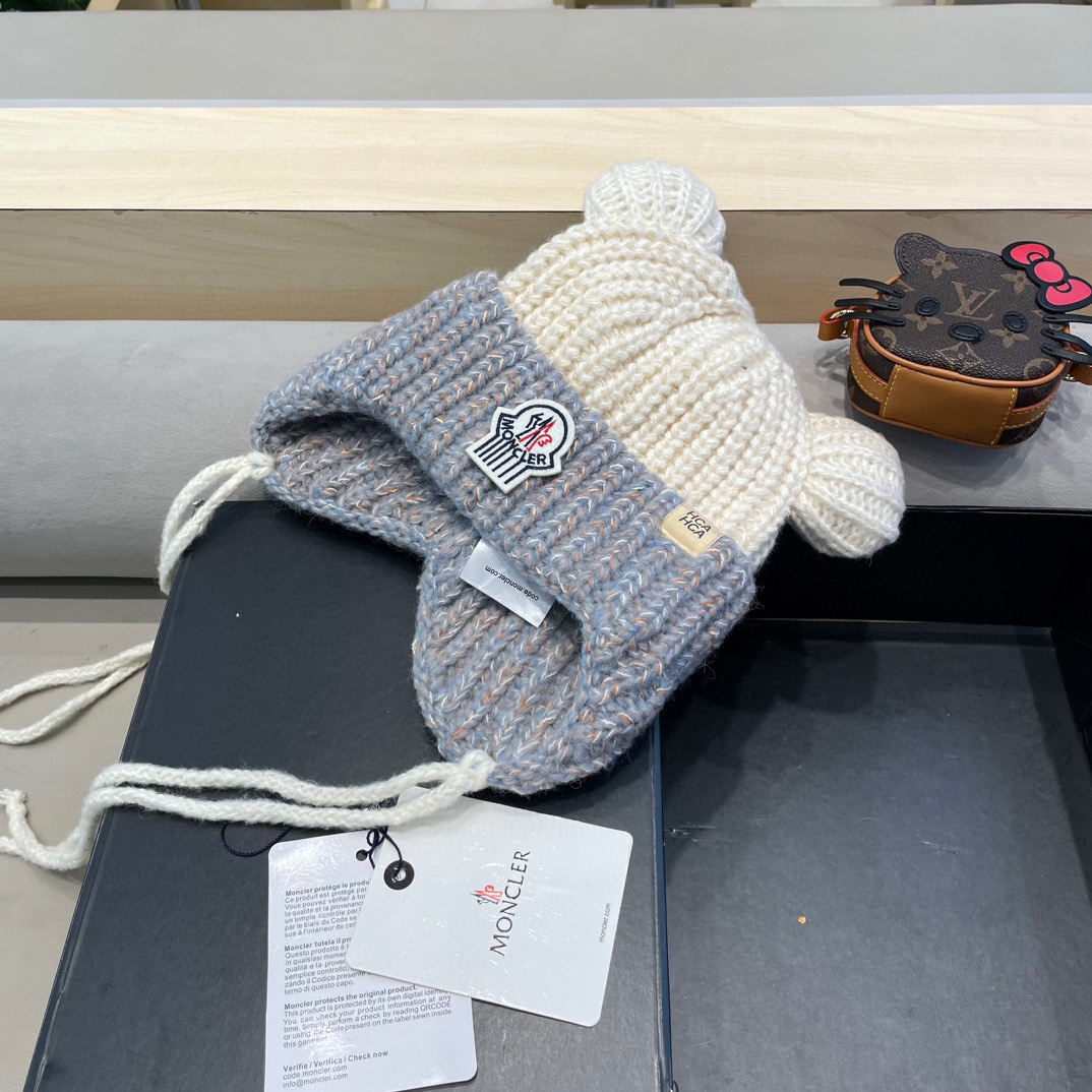 ？MONCLER蒙口🎩2024拼色加绒针织护耳帽女洋气冬季防寒保暖加厚雷锋帽毛线套头帽