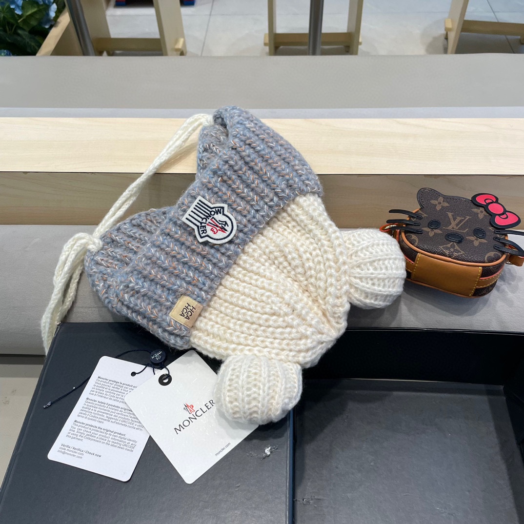 ？MONCLER蒙口🎩2024拼色加绒针织护耳帽女洋气冬季防寒保暖加厚雷锋帽毛线套头帽