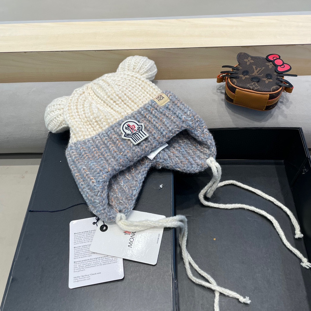 ？MONCLER蒙口🎩2024拼色加绒针织护耳帽女洋气冬季防寒保暖加厚雷锋帽毛线套头帽