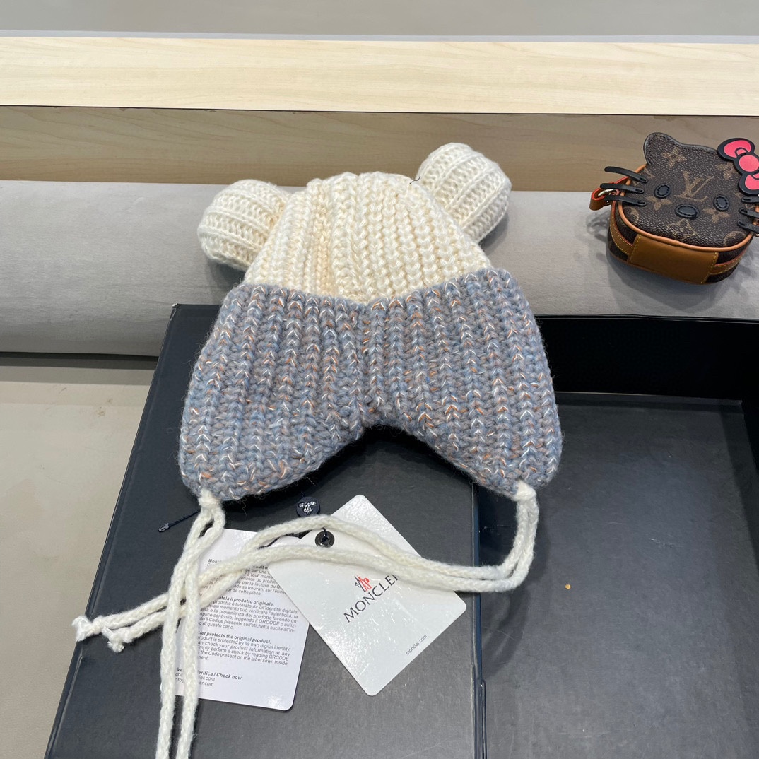 ？MONCLER蒙口🎩2024拼色加绒针织护耳帽女洋气冬季防寒保暖加厚雷锋帽毛线套头帽