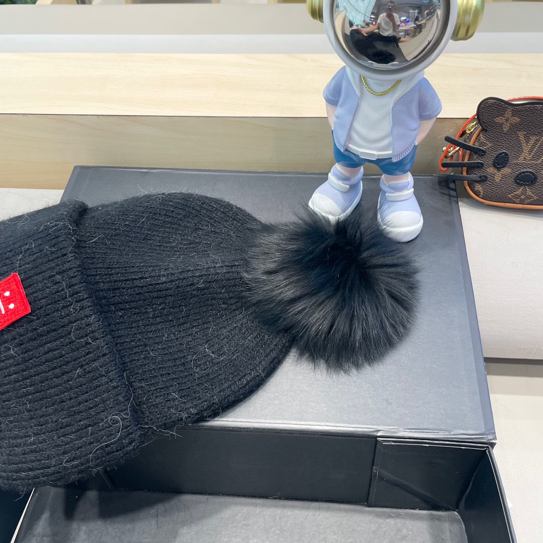 【Acne】2024秋冬新款笑脸简约针织毛线帽，轻奢感满满～俏皮款