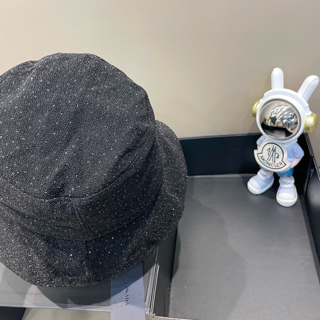 普拉达Prada重工轻奢超闪水钻渔夫帽女时髦百搭优雅水桶帽显脸小遮阳防晒盆帽。