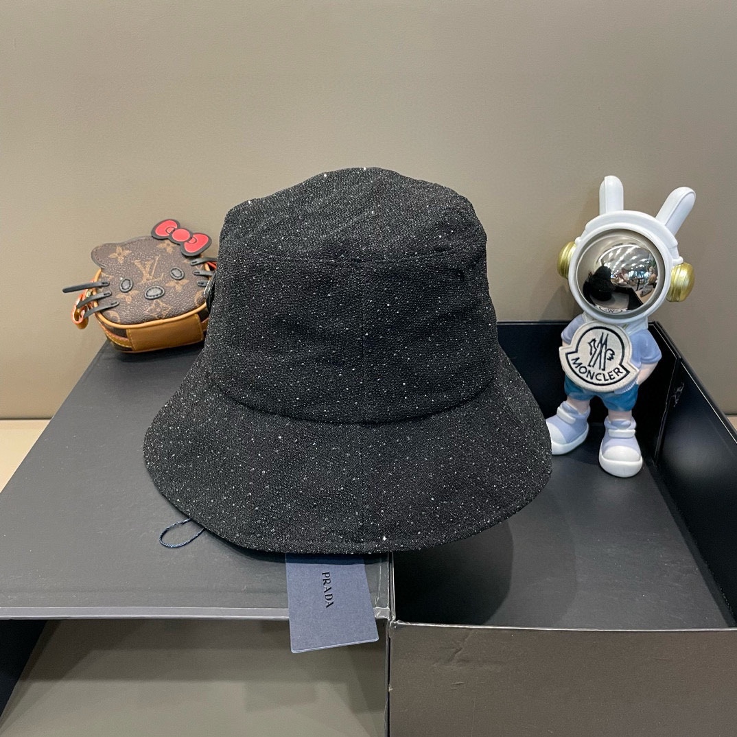 普拉达Prada重工轻奢超闪水钻渔夫帽女时髦百搭优雅水桶帽显脸小遮阳防晒盆帽。