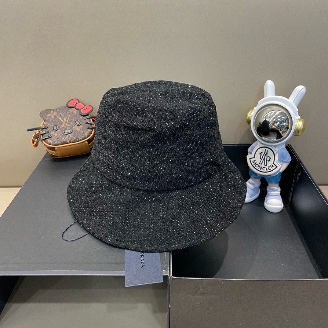 普拉达Prada重工轻奢超闪水钻渔夫帽女时髦百搭优雅水桶帽显脸小遮阳防晒盆帽。