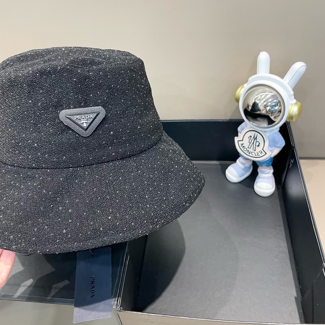 普拉达Prada重工轻奢超闪水钻渔夫帽女时髦百搭优雅水桶帽显脸小遮阳防晒盆帽。